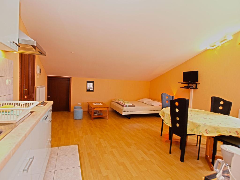 Apartments Denis 19 ฟาชานา ภายนอก รูปภาพ
