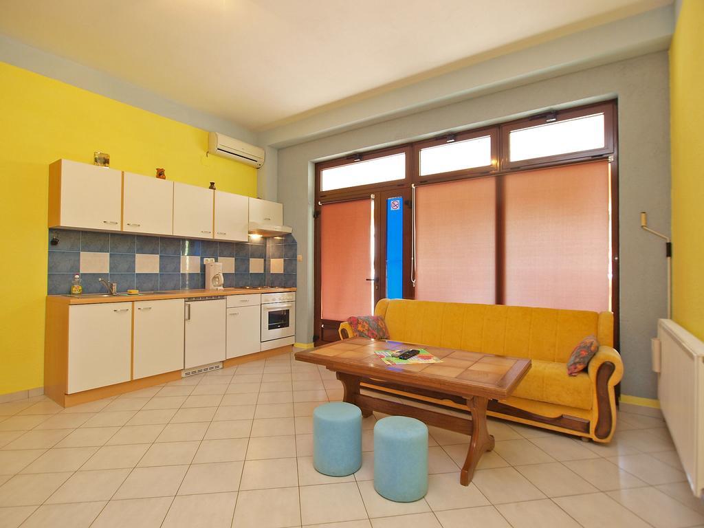 Apartments Denis 19 ฟาชานา ภายนอก รูปภาพ