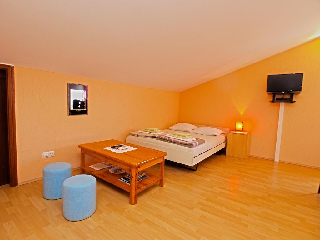 Apartments Denis 19 ฟาชานา ภายนอก รูปภาพ