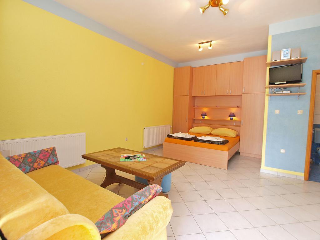 Apartments Denis 19 ฟาชานา ภายนอก รูปภาพ