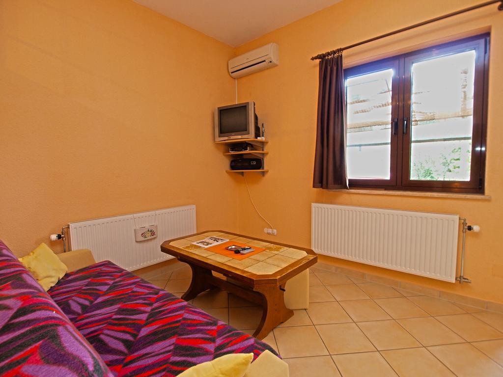Apartments Denis 19 ฟาชานา ภายนอก รูปภาพ