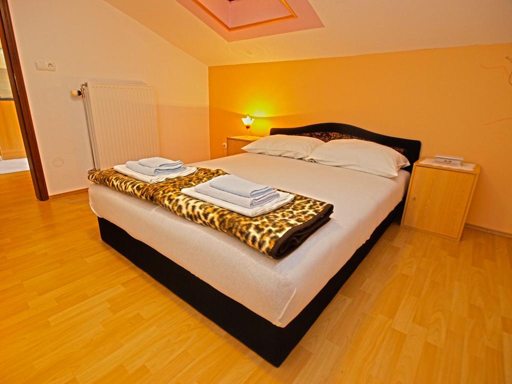 Apartments Denis 19 ฟาชานา ภายนอก รูปภาพ