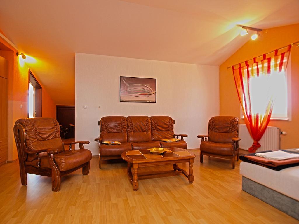 Apartments Denis 19 ฟาชานา ภายนอก รูปภาพ