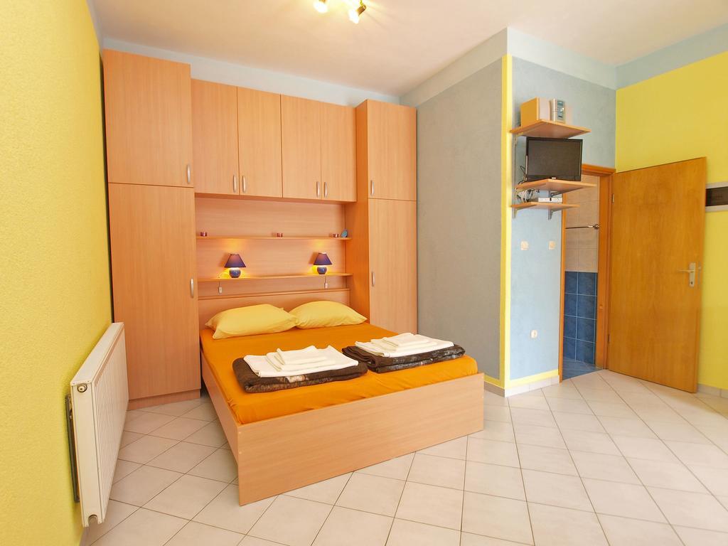 Apartments Denis 19 ฟาชานา ภายนอก รูปภาพ