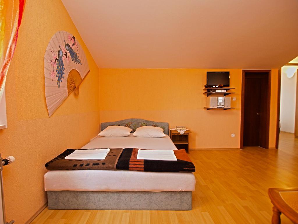 Apartments Denis 19 ฟาชานา ภายนอก รูปภาพ