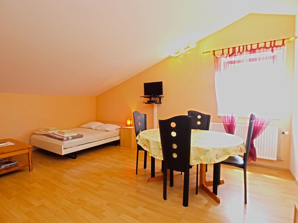 Apartments Denis 19 ฟาชานา ภายนอก รูปภาพ
